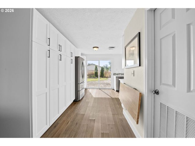22 Nw CEDAR Ave, Warrenton, OR 97146