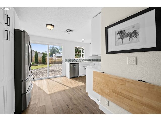 22 Nw CEDAR Ave, Warrenton, OR 97146