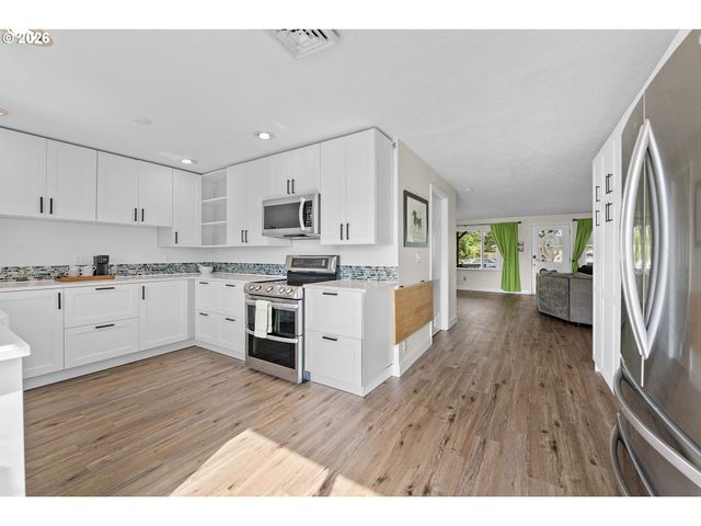 22 Nw CEDAR Ave, Warrenton, OR 97146