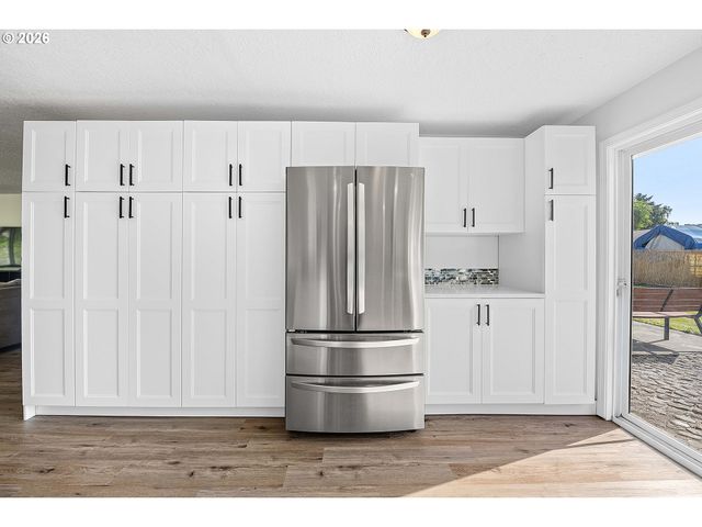 22 Nw CEDAR Ave, Warrenton, OR 97146