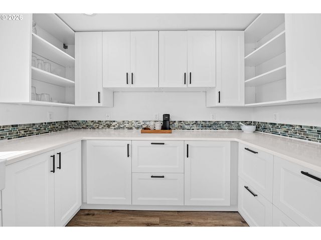 22 Nw CEDAR Ave, Warrenton, OR 97146