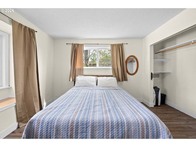 22 Nw CEDAR Ave, Warrenton, OR 97146