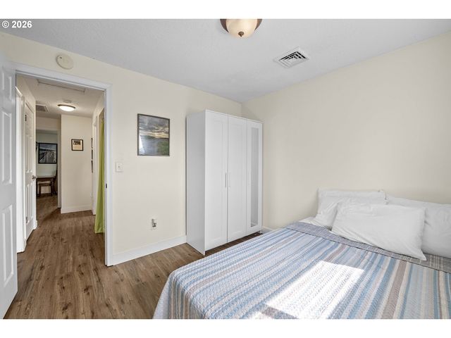 22 Nw CEDAR Ave, Warrenton, OR 97146