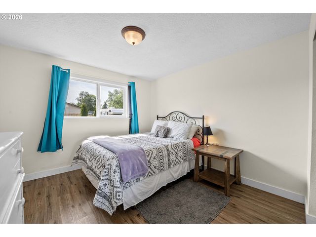 22 Nw CEDAR Ave, Warrenton, OR 97146