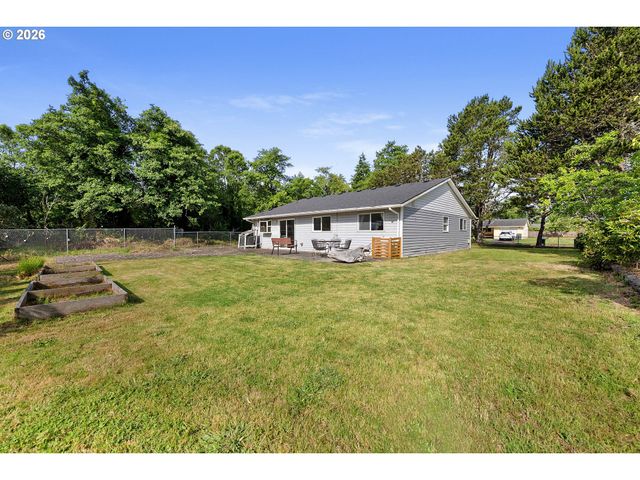 22 Nw CEDAR Ave, Warrenton, OR 97146