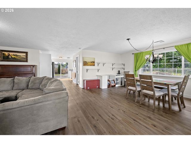 22 Nw CEDAR Ave, Warrenton, OR 97146