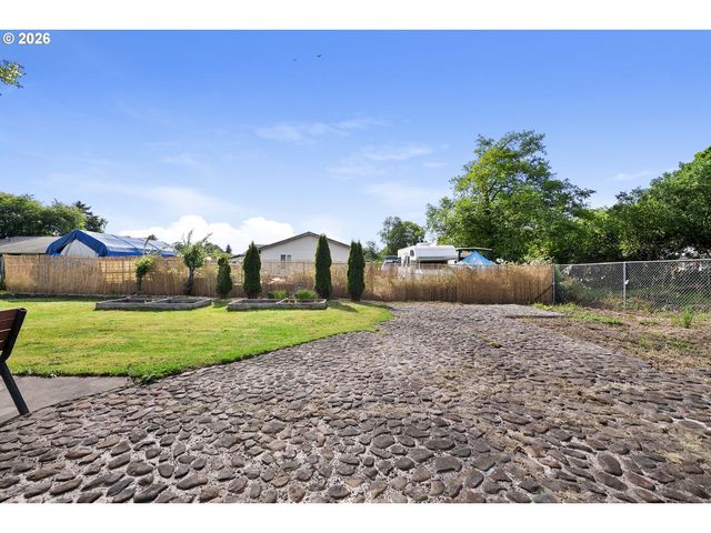 22 Nw CEDAR Ave, Warrenton, OR 97146