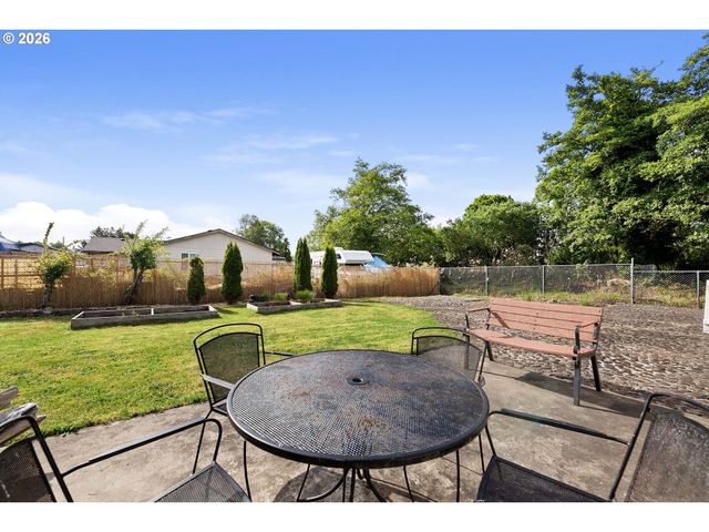 22 Nw CEDAR Ave, Warrenton, OR 97146