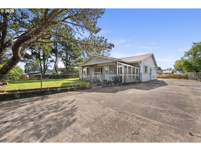 22 Nw CEDAR Ave, Warrenton, OR 97146