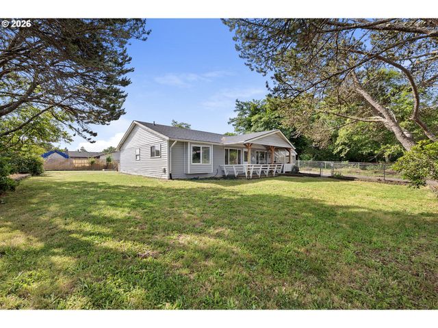 22 Nw CEDAR Ave, Warrenton, OR 97146