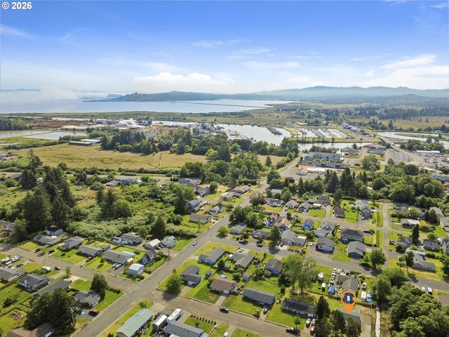 22 Nw CEDAR Ave, Warrenton, OR 97146