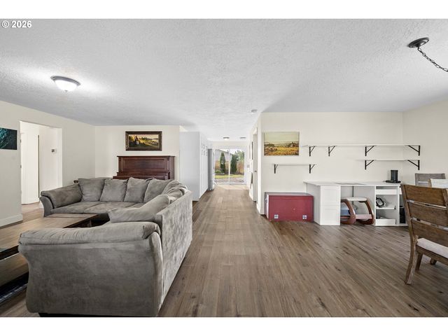 22 Nw CEDAR Ave, Warrenton, OR 97146