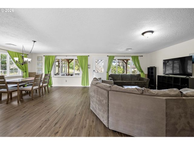 22 Nw CEDAR Ave, Warrenton, OR 97146