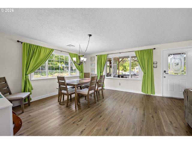 22 Nw CEDAR Ave, Warrenton, OR 97146