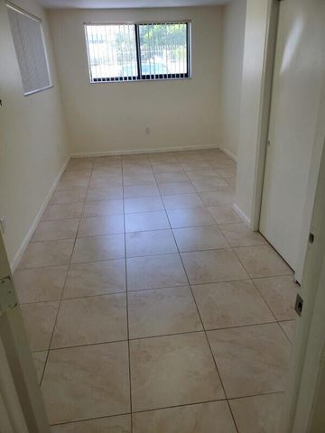 2460 NE 215th Street, Miami, FL 33180