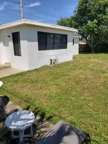 2460 NE 215th Street, Miami, FL 33180