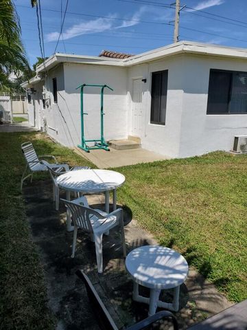 2460 NE 215th Street, Miami, FL 33180