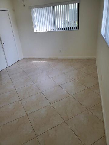 2460 NE 215th Street, Miami, FL 33180