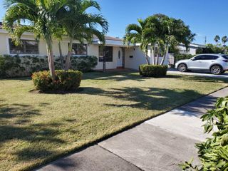 2460 NE 215th Street, Miami, FL 33180