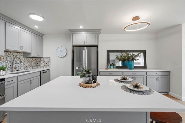 611 S Prospect Avenue 103, Redondo Beach, CA 90277
