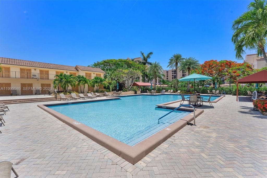 Image 16 of property listing at 7225 Promenade Dr 102, Boca Raton, FL 33433