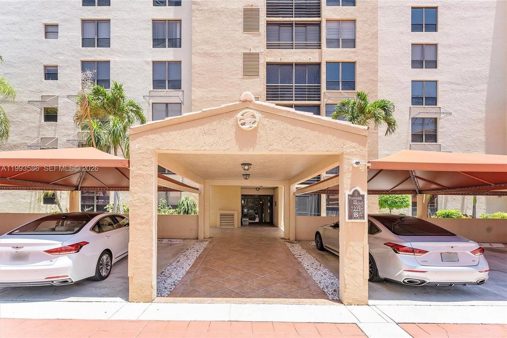 Image 21 of property listing at 7225 Promenade Dr 102, Boca Raton, FL 33433