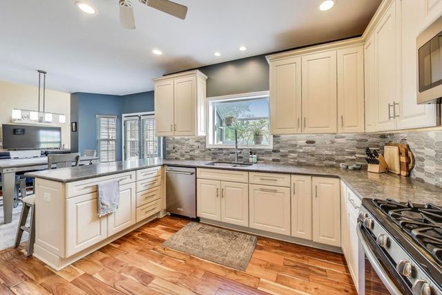 17119 W Prairieview Lane, Gurnee, IL 60031