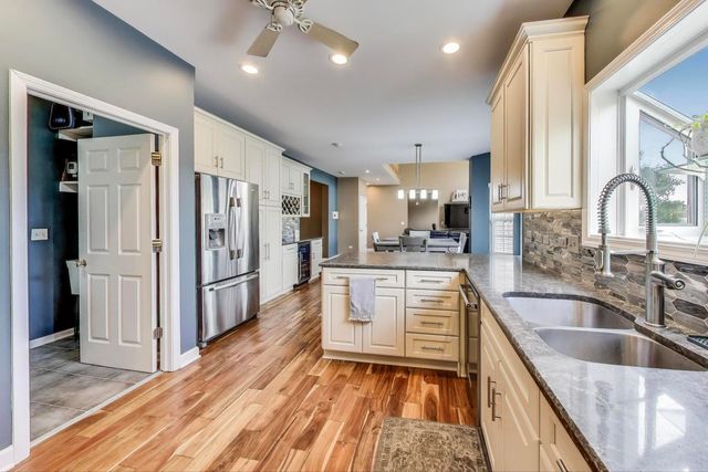 17119 W Prairieview Lane, Gurnee, IL 60031