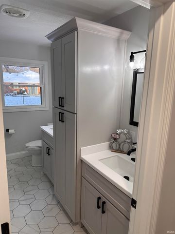 1305 N Greenbriar Road, Muncie, IN 47304