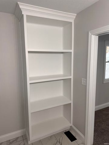 1305 N Greenbriar Road, Muncie, IN 47304