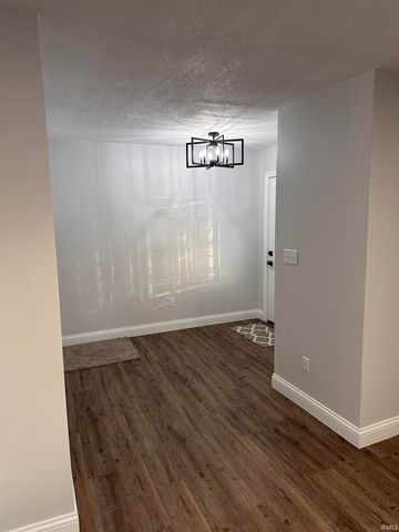 1305 N Greenbriar Road, Muncie, IN 47304