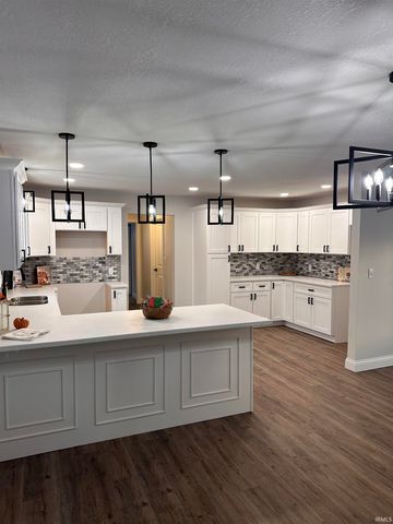 1305 N Greenbriar Road, Muncie, IN 47304