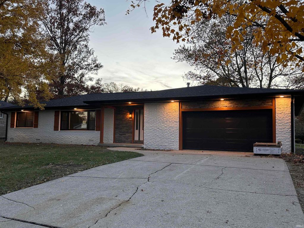 1305 N Greenbriar Road, Muncie, IN 47304