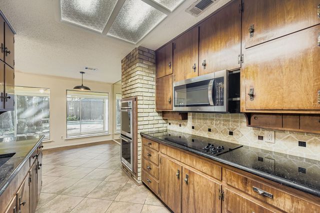 3106 Woodford Drive, Arlington, TX 76013