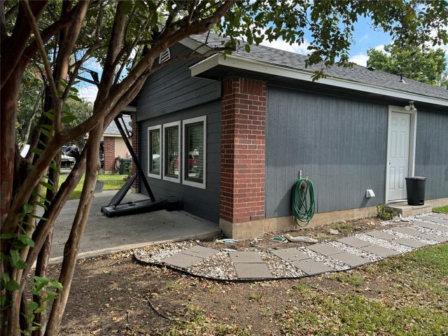 291 Brian LN, Kyle, TX 78640