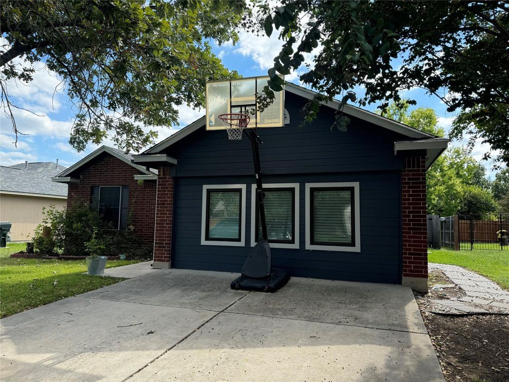 291 Brian LN, Kyle, TX 78640