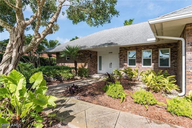 2500 Kings Lake BLVD, Naples, FL 34112