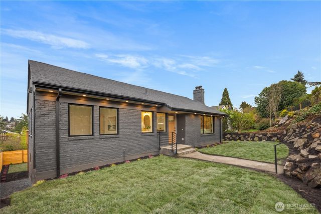 2518 36th Avenue W, Seattle, WA 98199