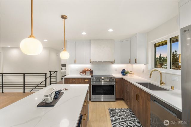 2518 36th Avenue W, Seattle, WA 98199