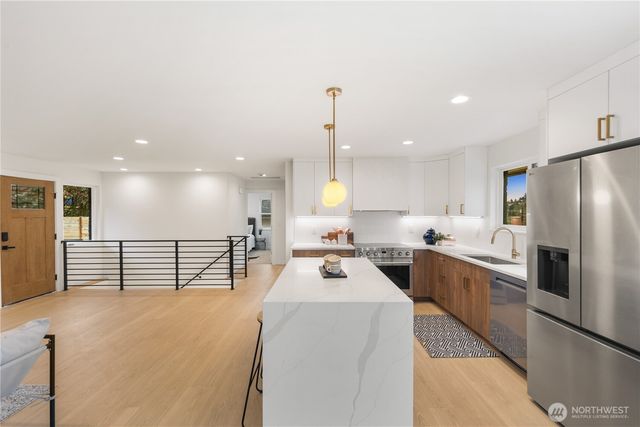 2518 36th Avenue W, Seattle, WA 98199