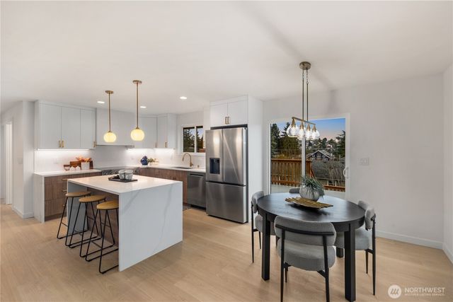 2518 36th Avenue W, Seattle, WA 98199