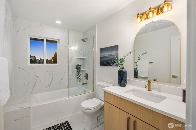 2518 36th Avenue W, Seattle, WA 98199