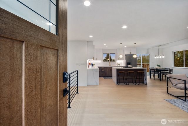 2518 36th Avenue W, Seattle, WA 98199