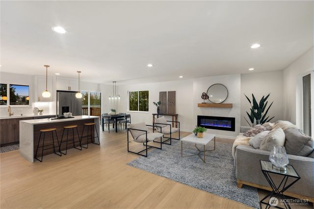 2518 36th Avenue W, Seattle, WA 98199