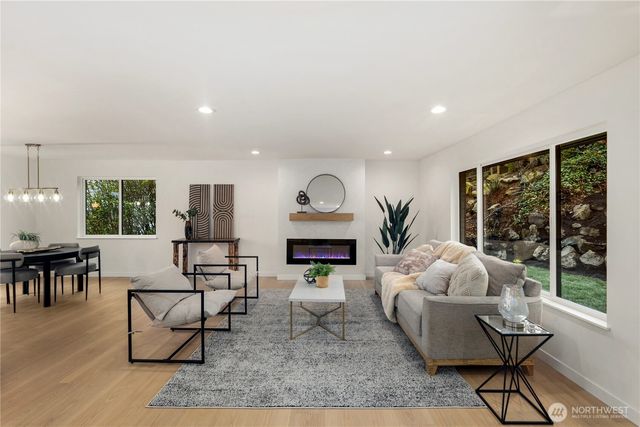 2518 36th Avenue W, Seattle, WA 98199