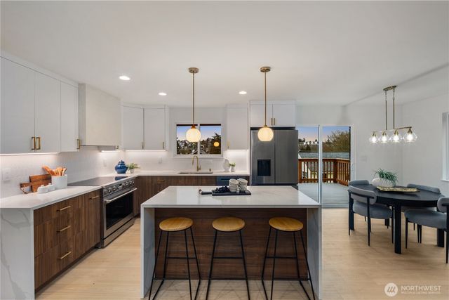 2518 36th Avenue W, Seattle, WA 98199