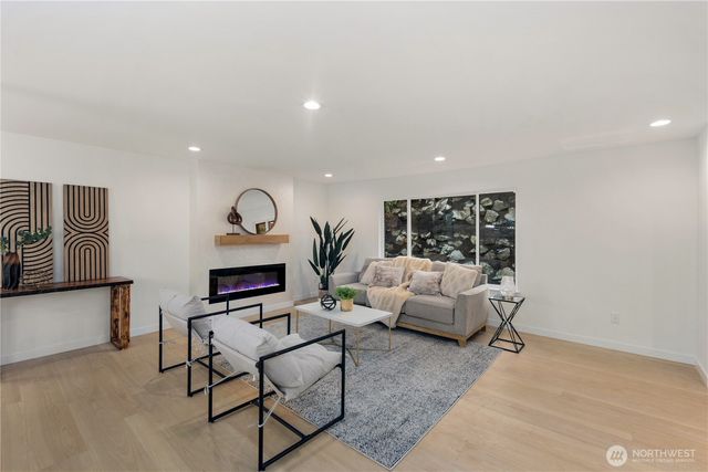 2518 36th Avenue W, Seattle, WA 98199