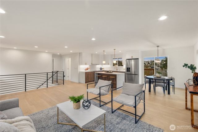 2518 36th Avenue W, Seattle, WA 98199