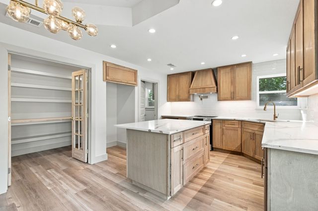 316 Oak Valley Drive, Colleyville, TX 76034