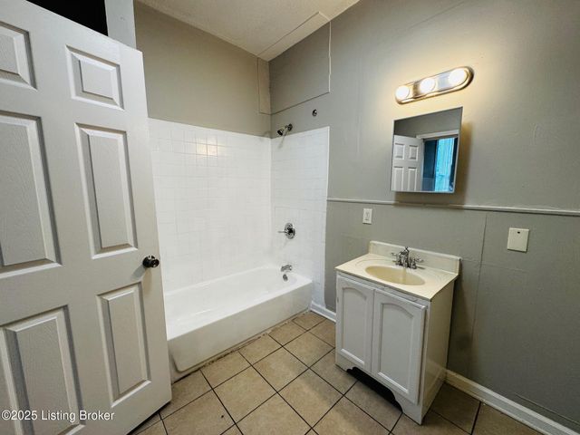 2722 Slevin St, Louisville, KY 40212